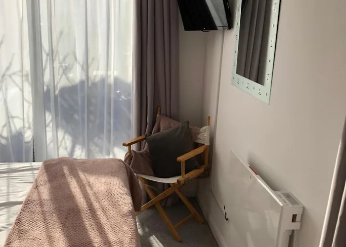 Basingstoke En Suite Room in Garden Annex